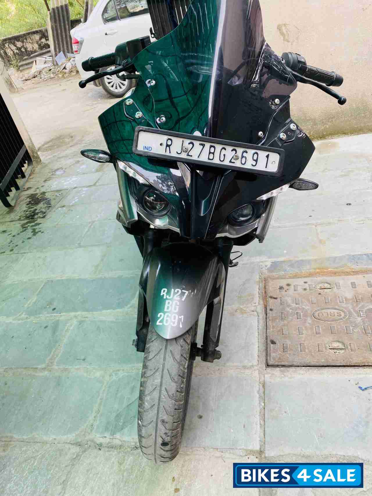 Black Bajaj Pulsar RS 200 ABS