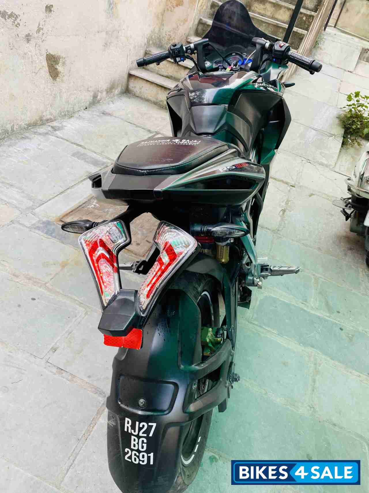 Black Bajaj Pulsar RS 200 ABS