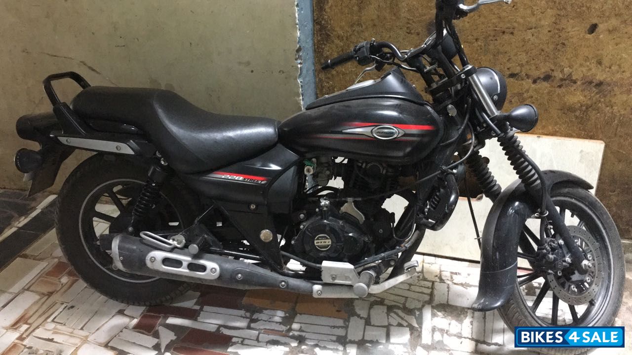 Bajaj Avenger Street 220