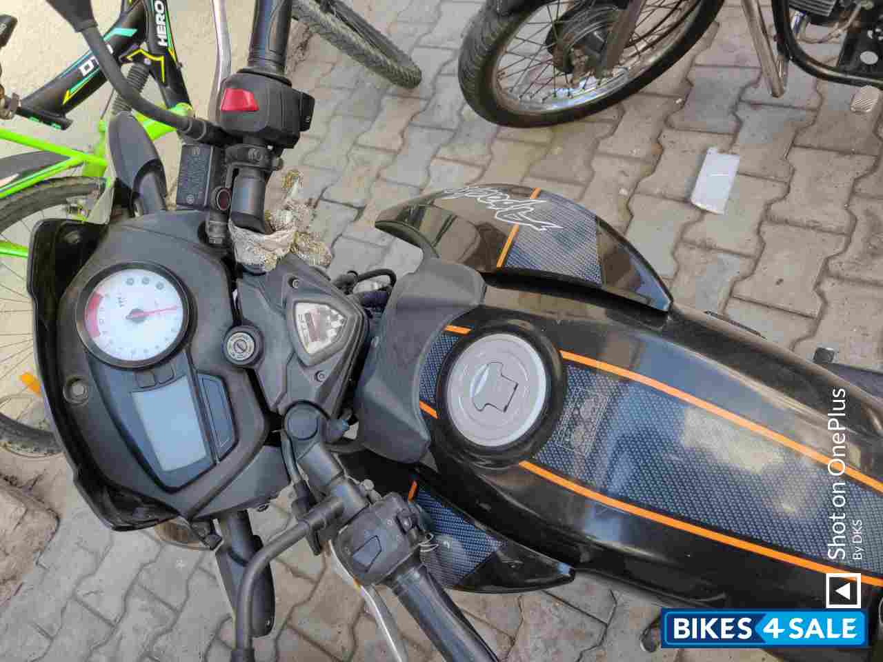 Black TVS Apache RTR 160