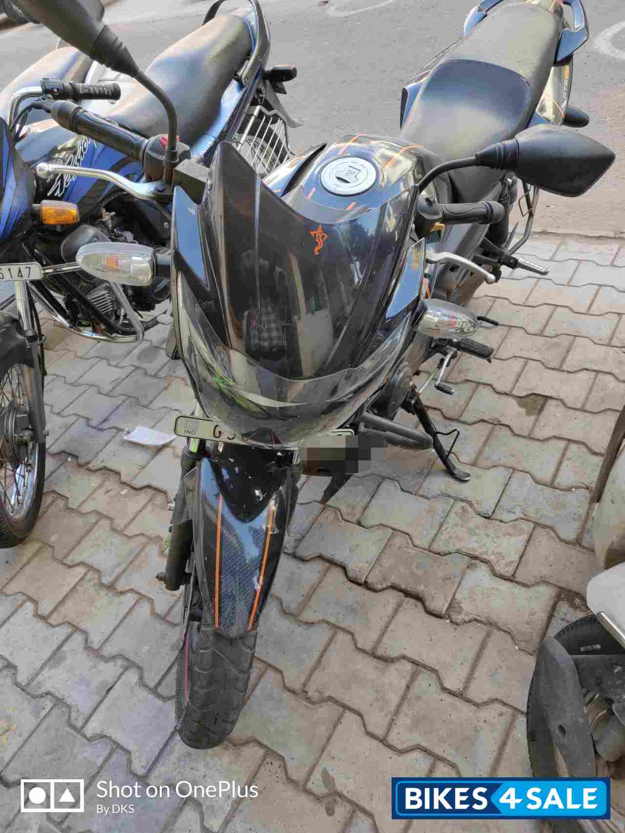 Black TVS Apache RTR 160