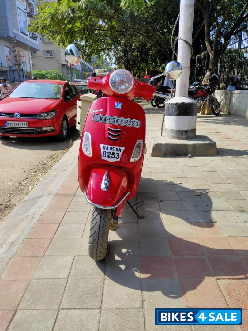 Red Vespa VXL 125 Red Vespa VXL 125