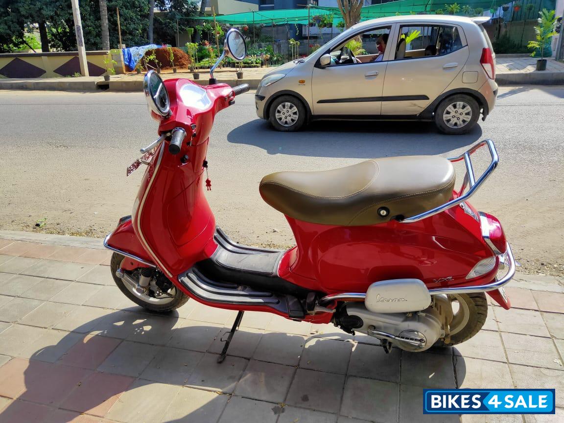 Red Vespa VXL 125