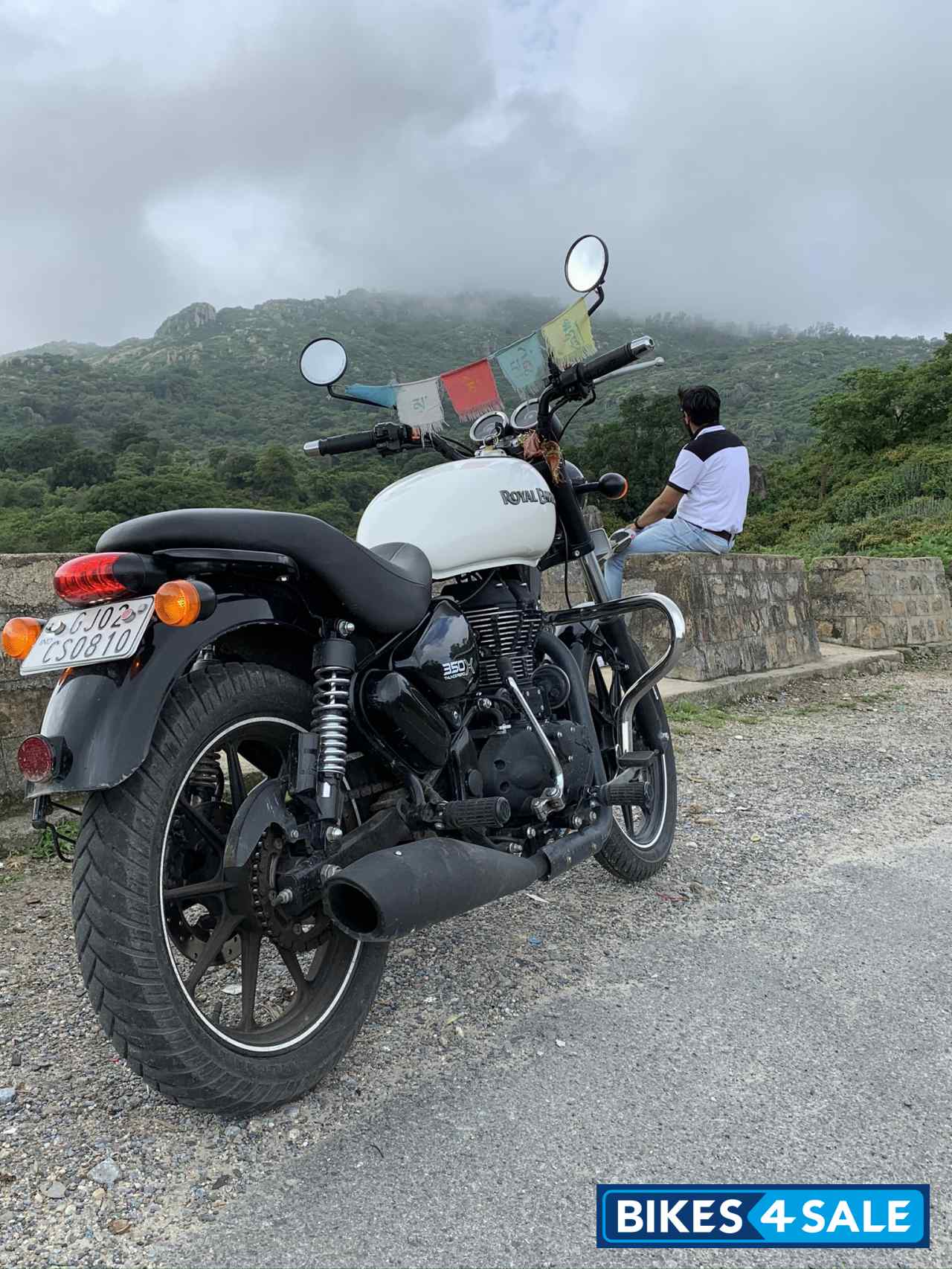 White Royal Enfield Thunderbird X 350
