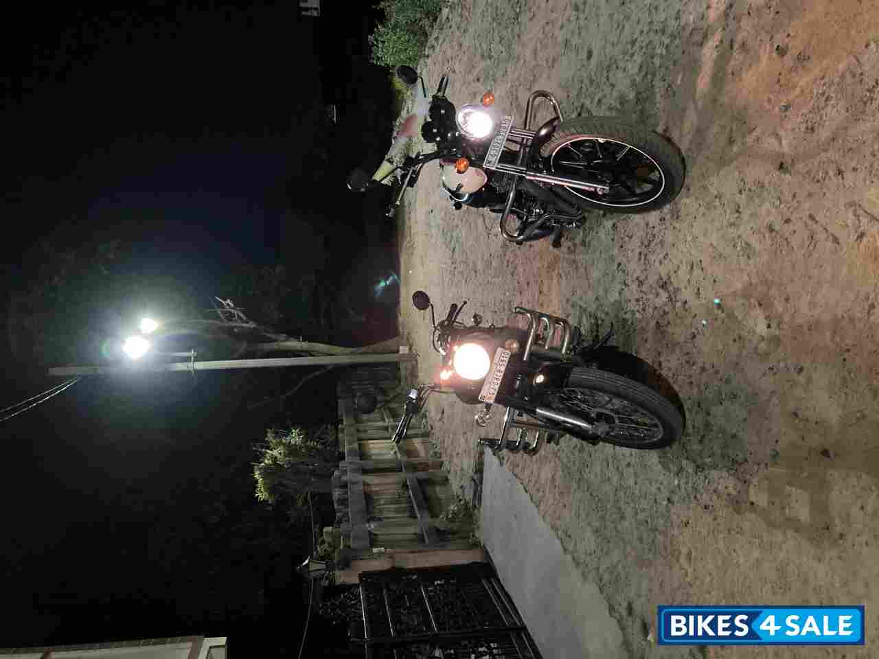 White Royal Enfield Thunderbird X 350