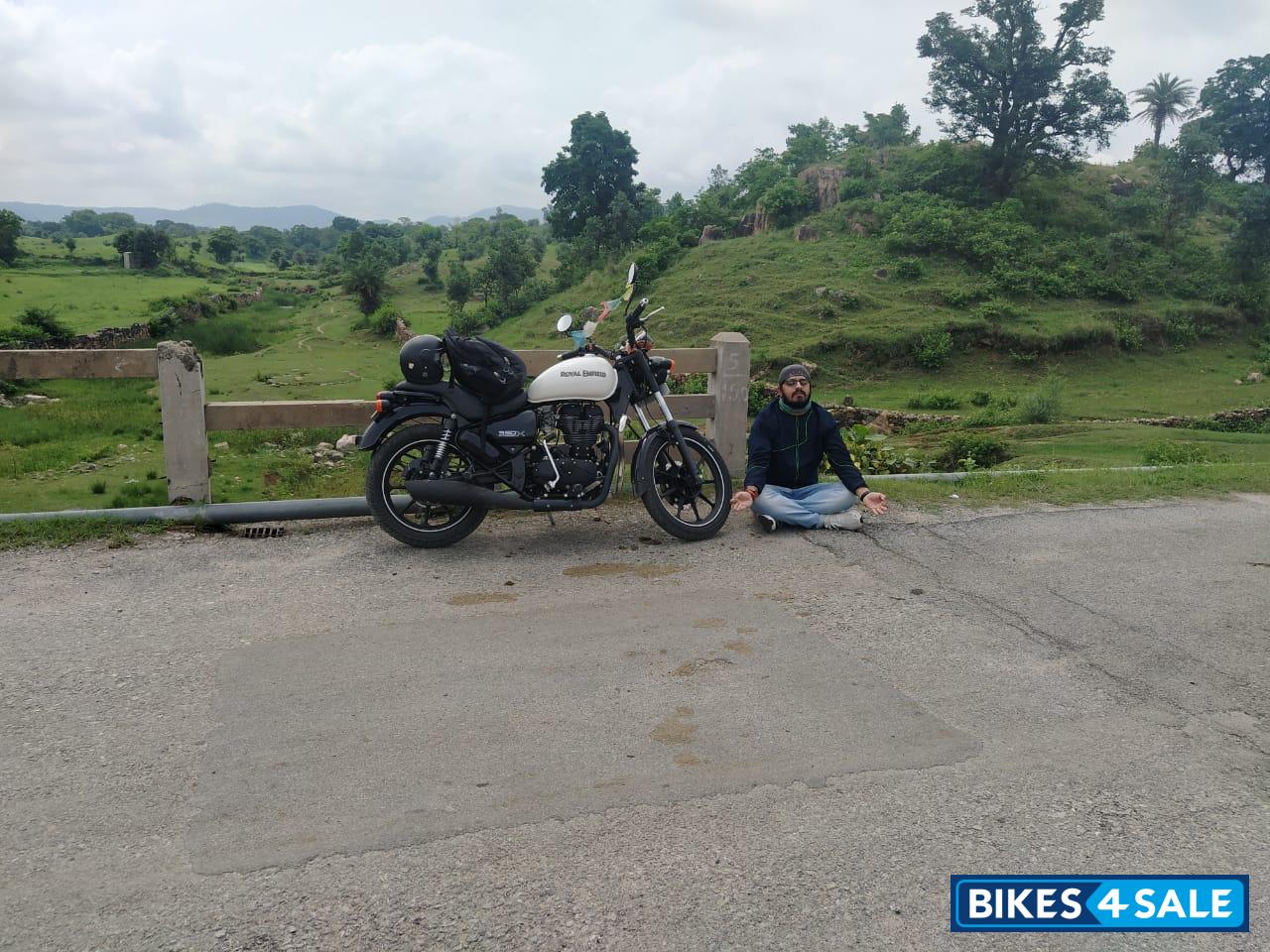 White Royal Enfield Thunderbird X 350