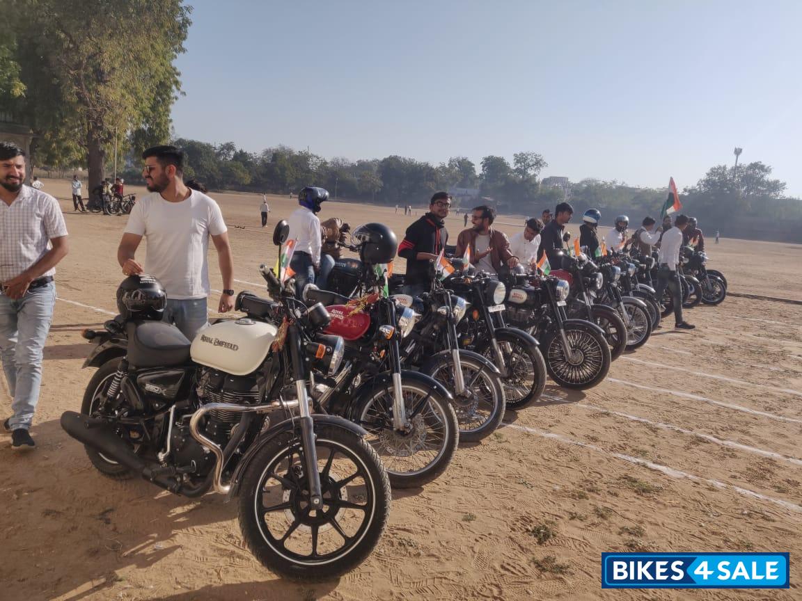 White Royal Enfield Thunderbird X 350