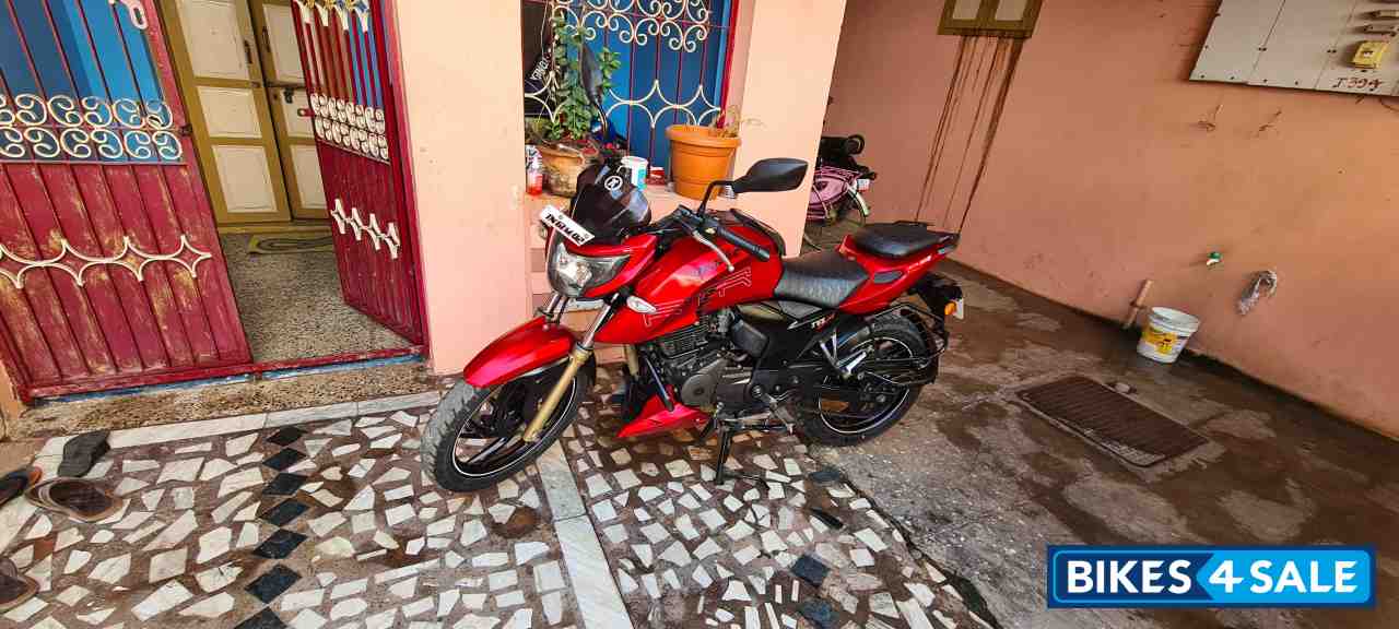 Red TVS Apache RTR 200 4V