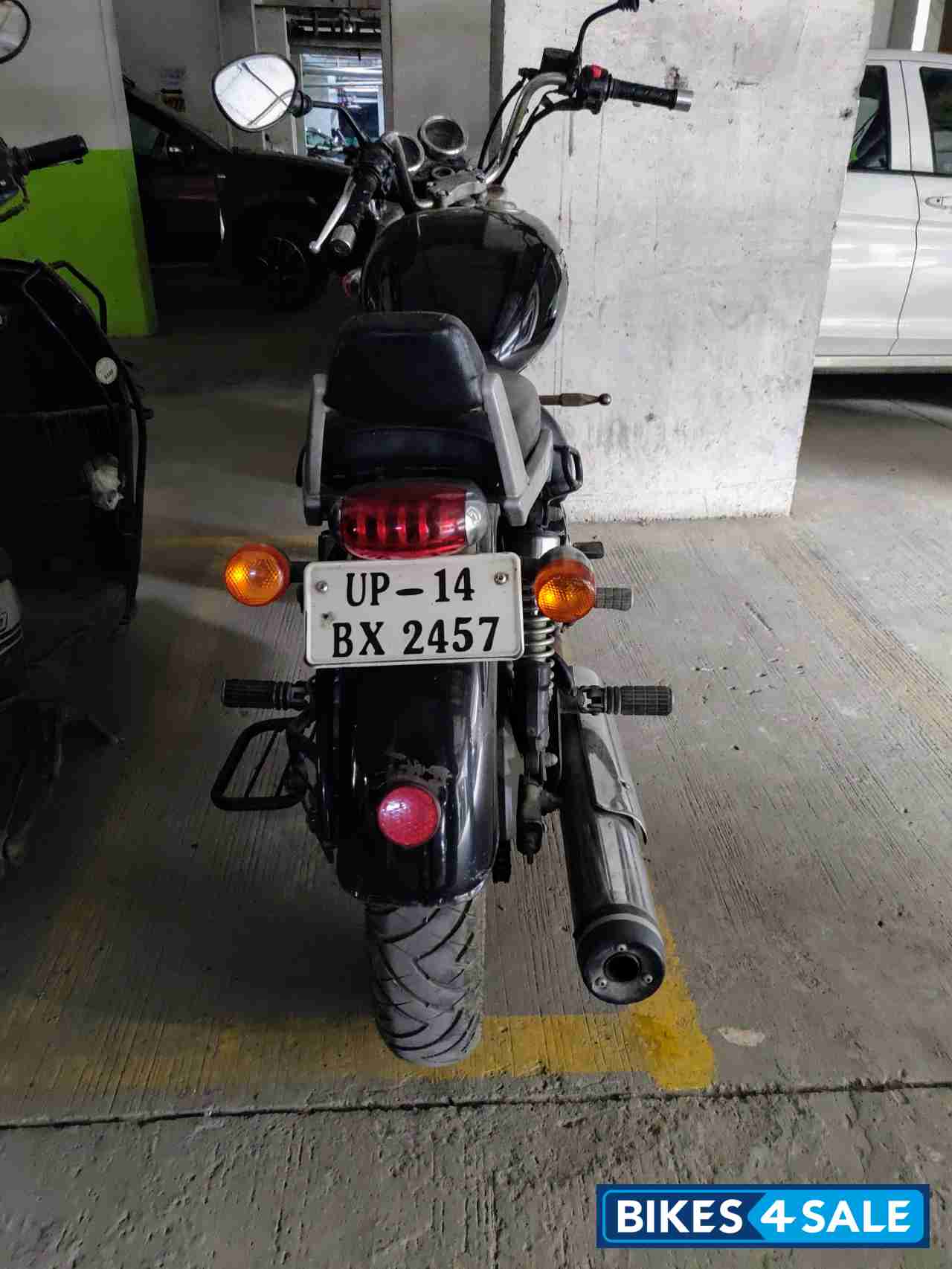 Black Royal Enfield Thunderbird 350