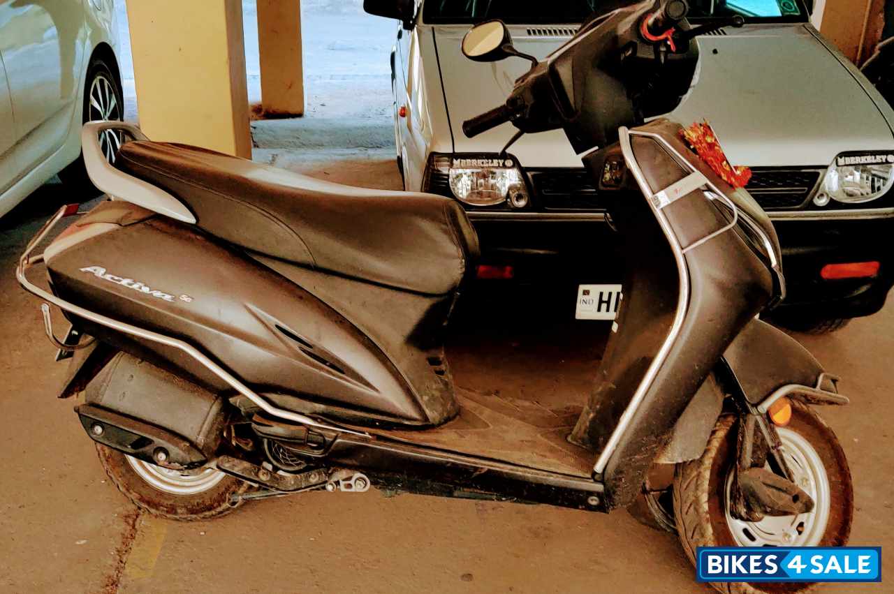 Gray Honda Activa