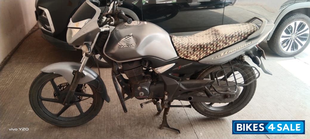 Silver Honda CB Unicorn