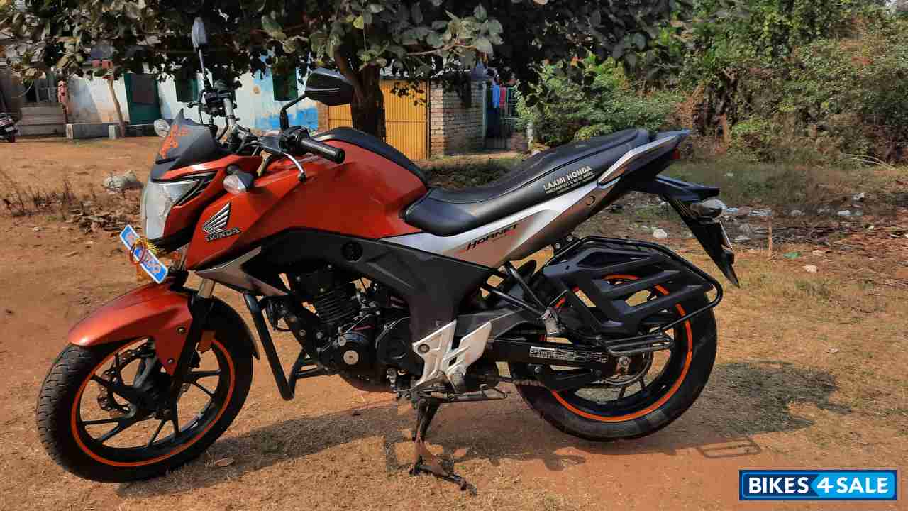 Orange Honda CB Hornet 160R