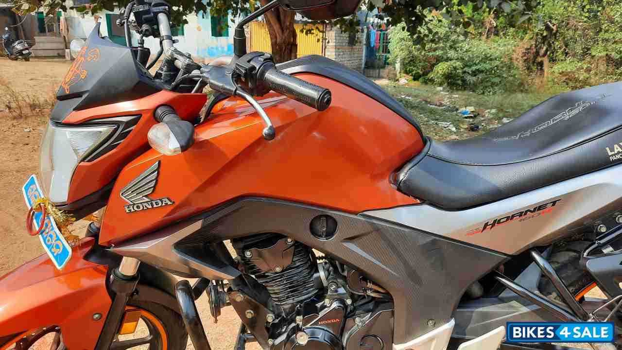 Orange Honda CB Hornet 160R