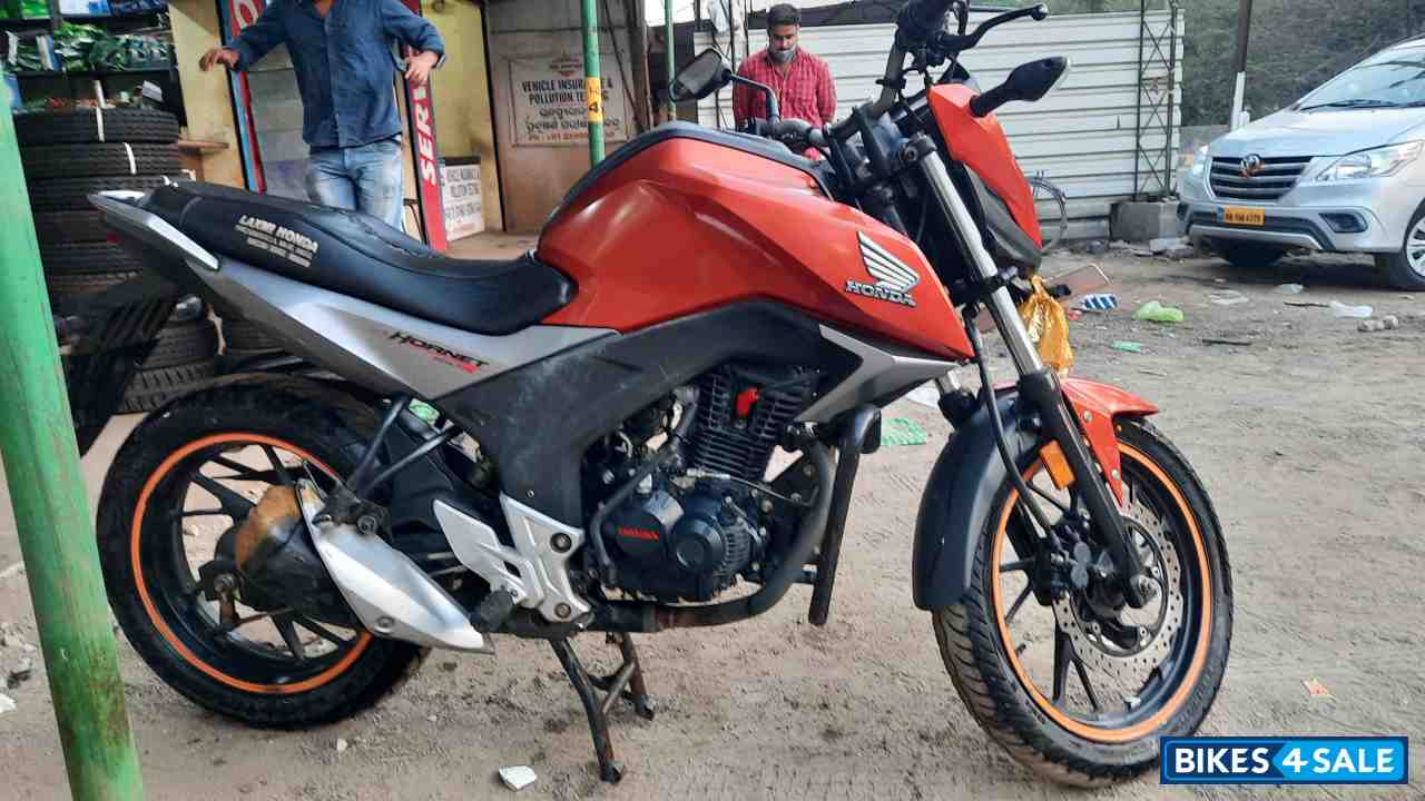 Orange Honda CB Hornet 160R