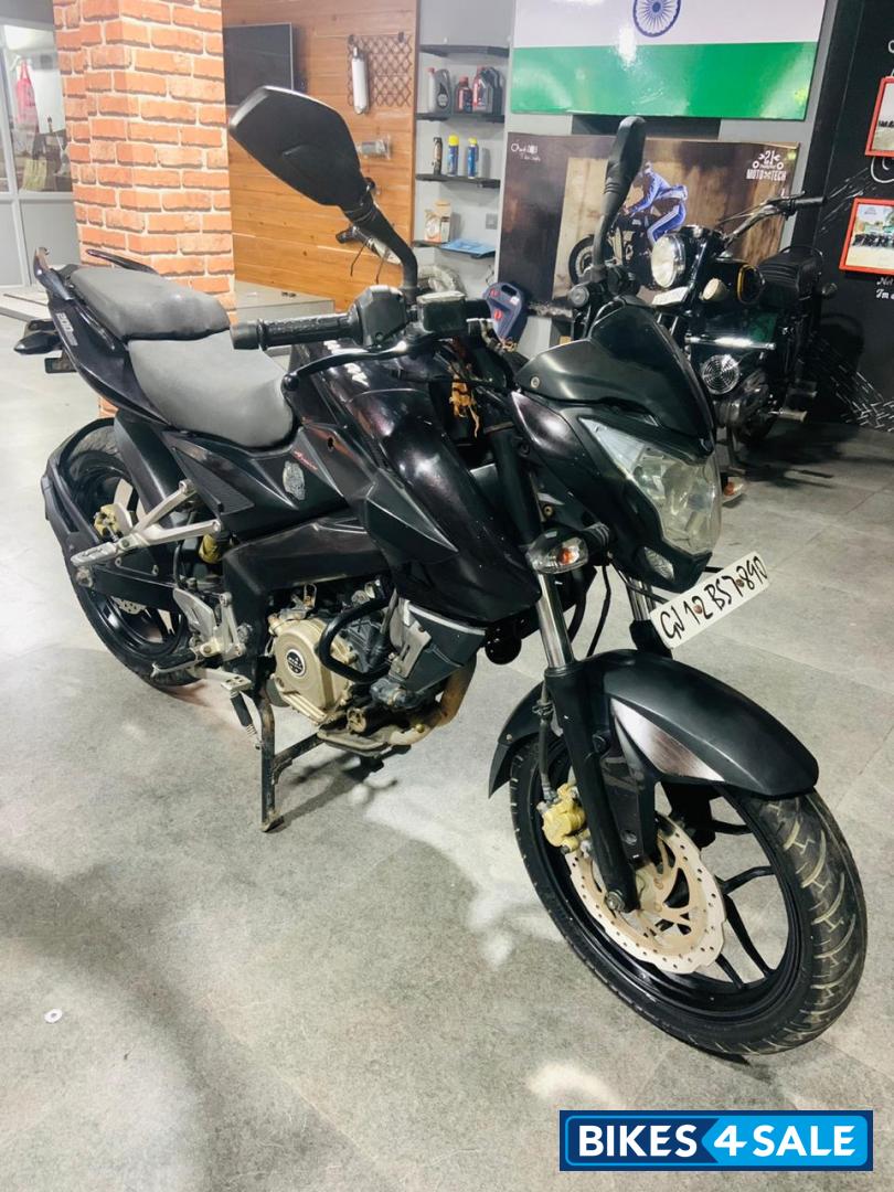 Black Bajaj Pulsar 200 NS