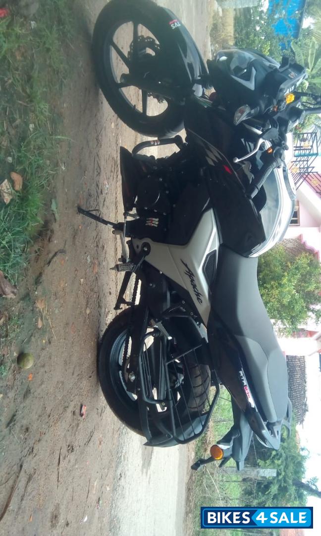 Black TVS Apache RTR 160 4V
