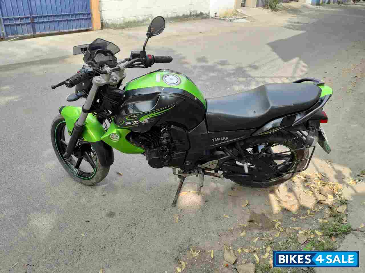 Green Yamaha FZ-S