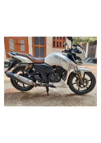 White TVS Apache RTR 180