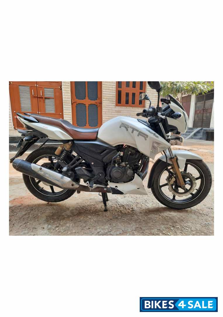 White TVS Apache RTR 180