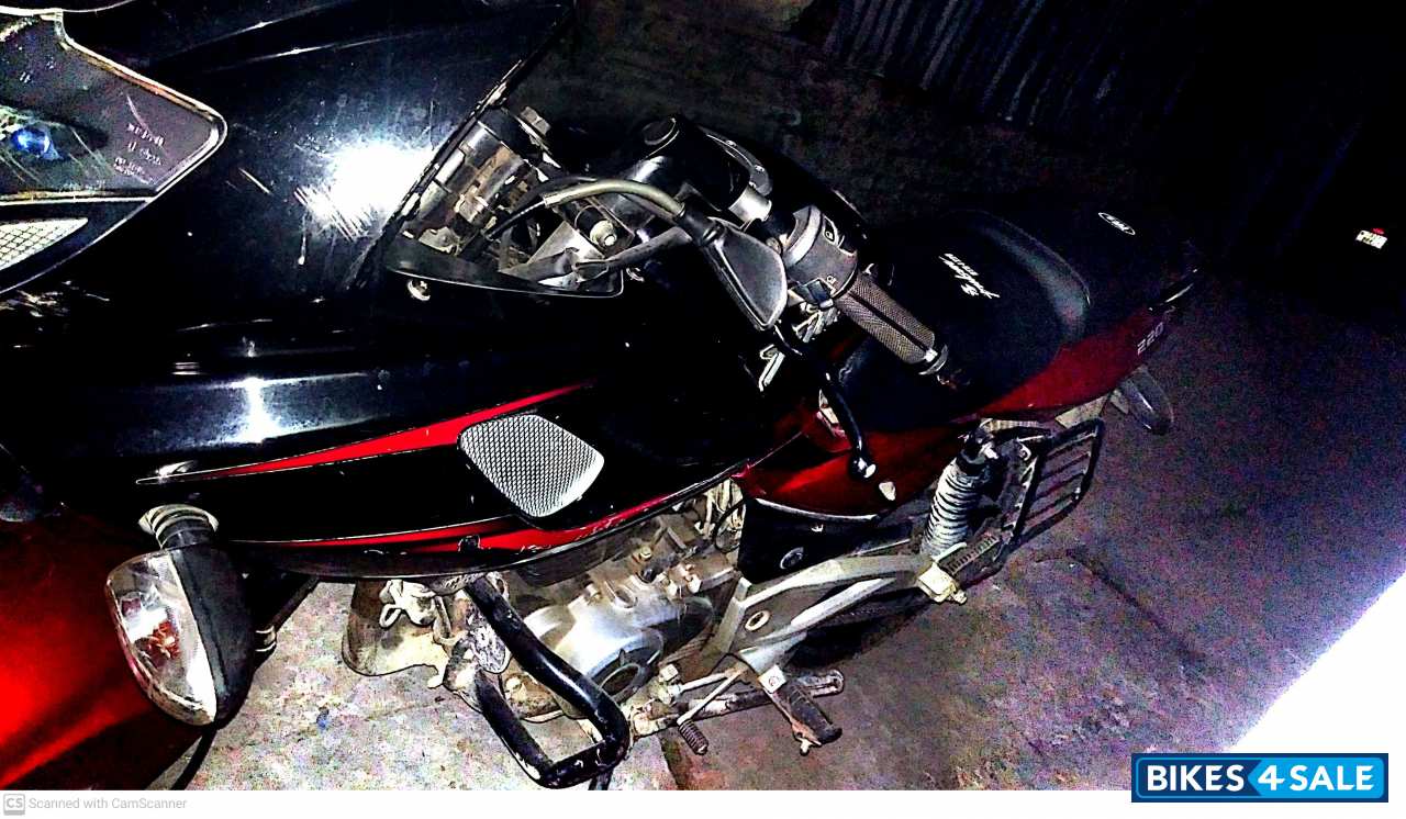 Bajaj Pulsar 220 DTSFi