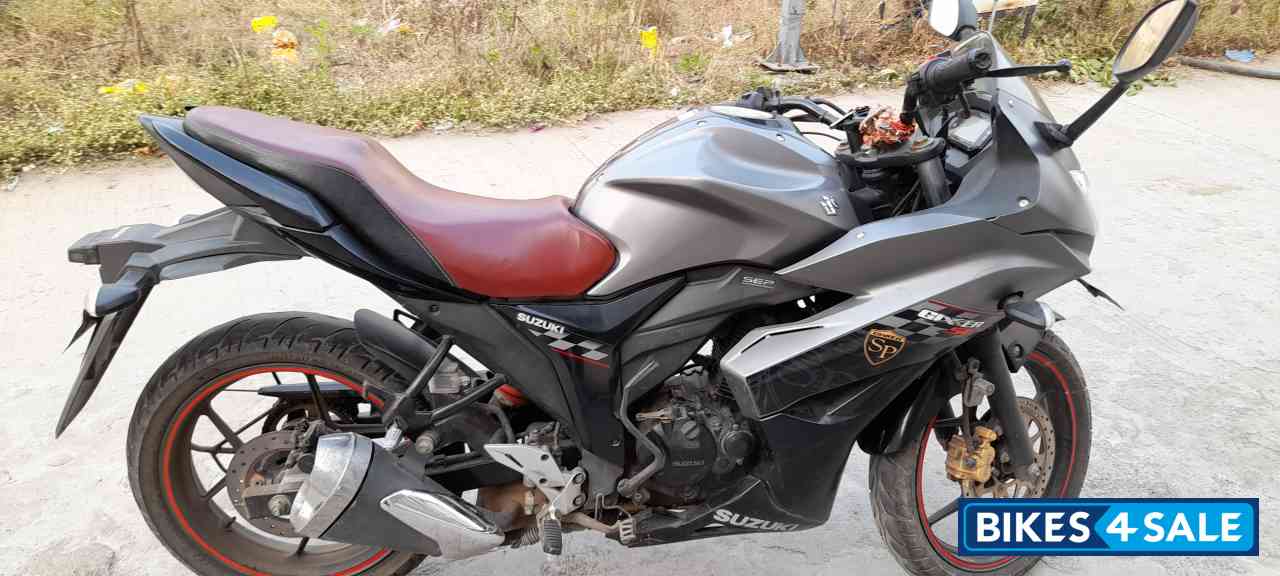 Grey Suzuki Gixxer SF