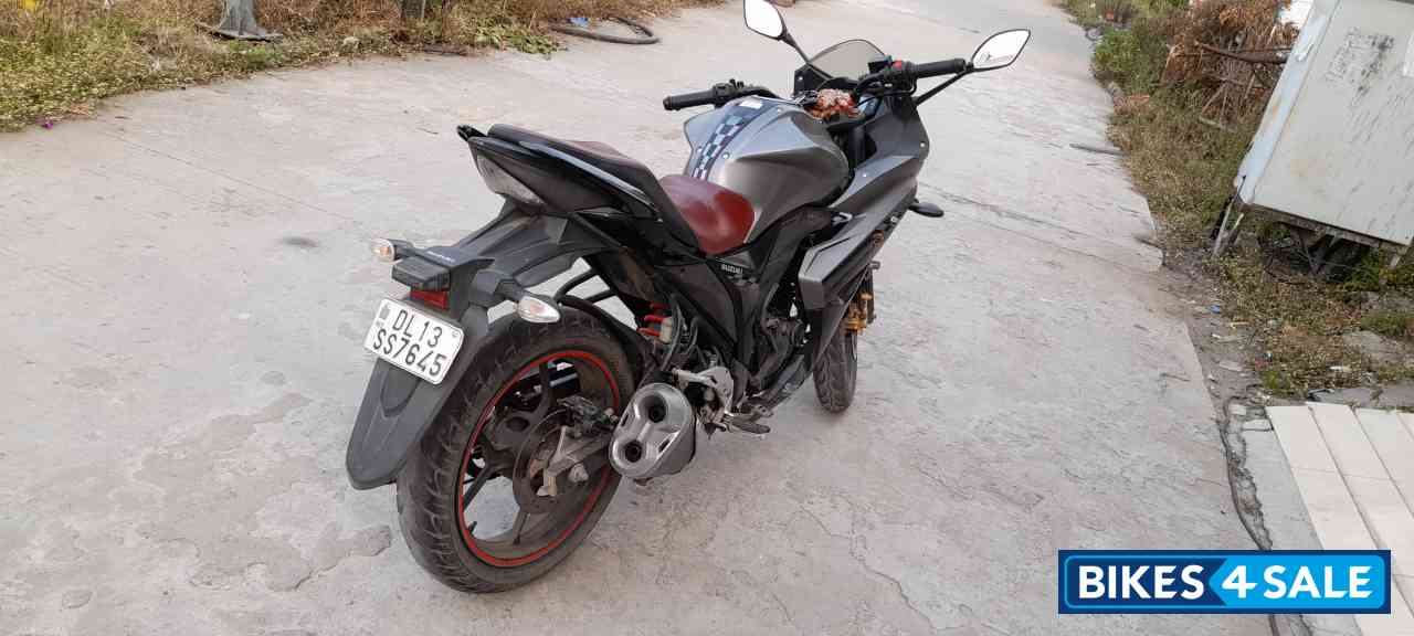 Grey Suzuki Gixxer SF