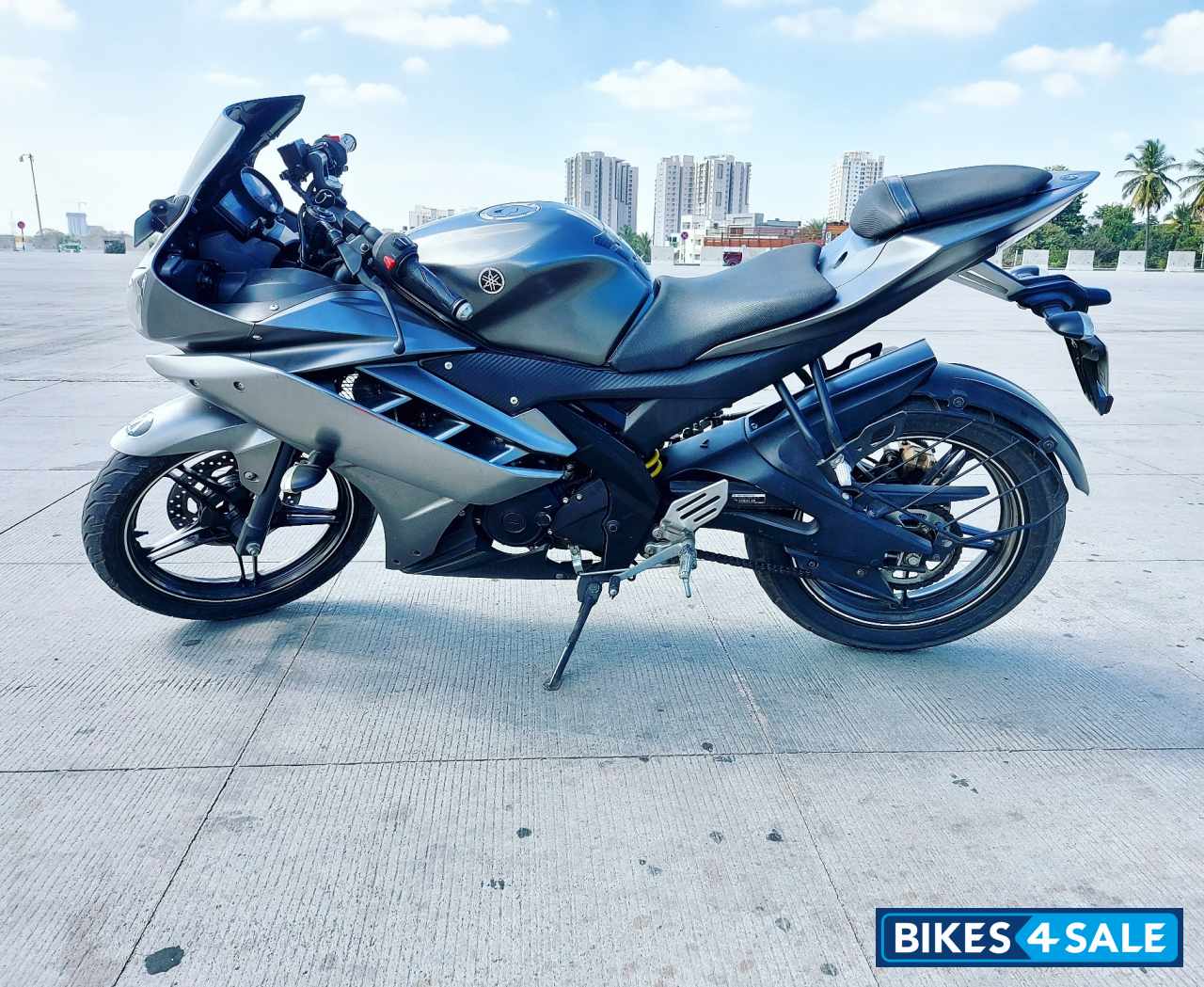 Grey Yamaha YZF R15 V2