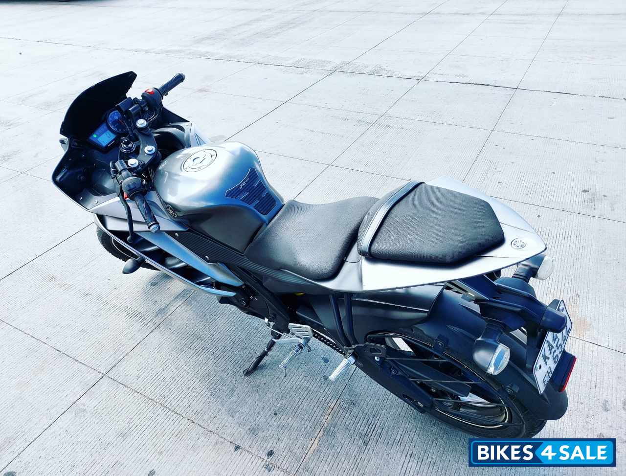 Grey Yamaha YZF R15 V2