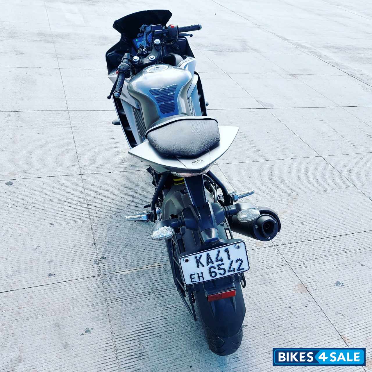 Grey Yamaha YZF R15 V2