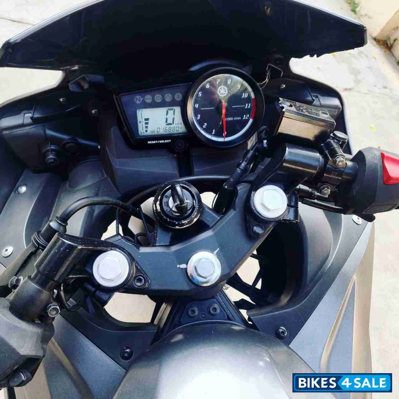 Grey Yamaha YZF R15 V2