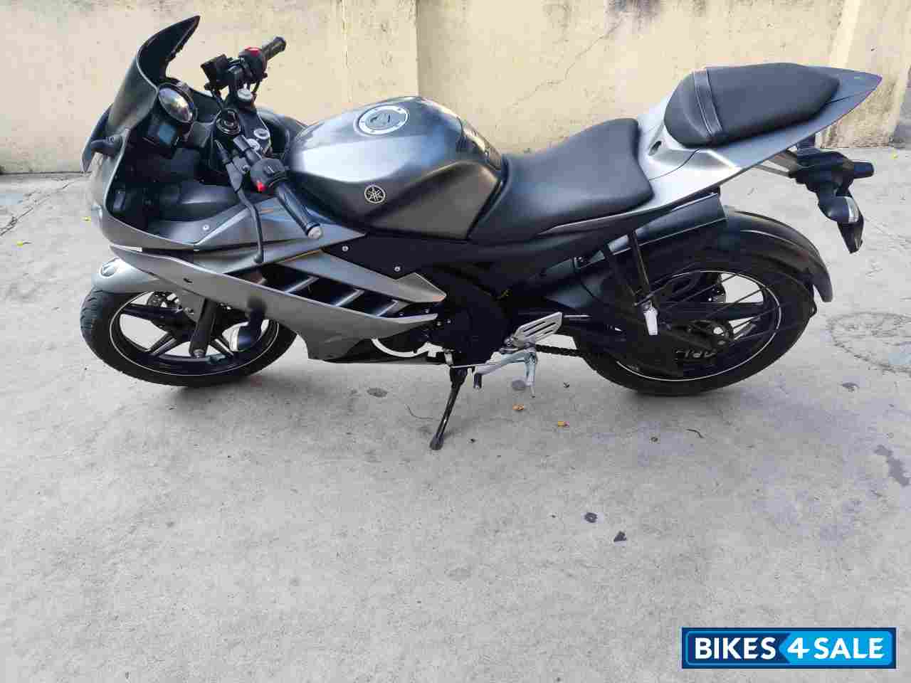 Grey Yamaha YZF R15 V2