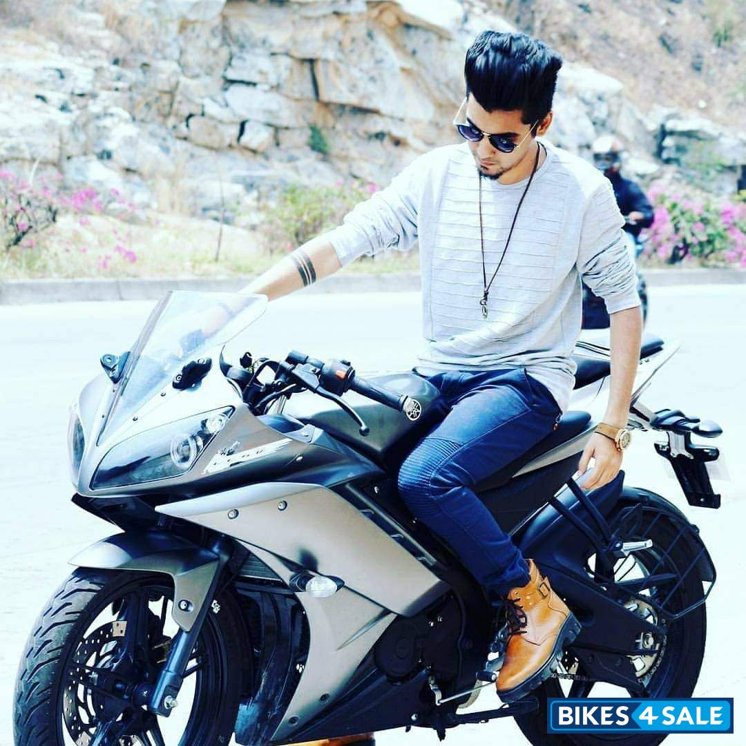 Grey Yamaha YZF R15 V2