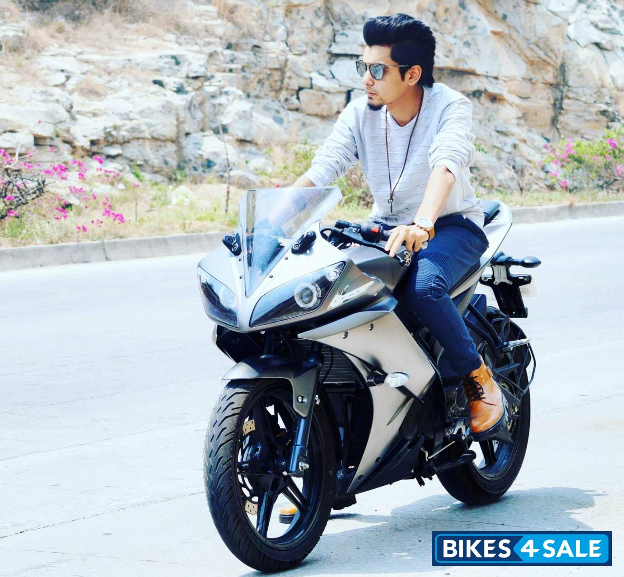 Grey Yamaha YZF R15 V2