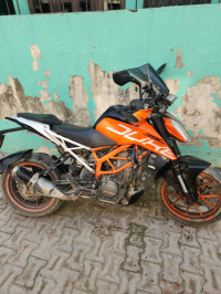 Orange KTM Duke 390