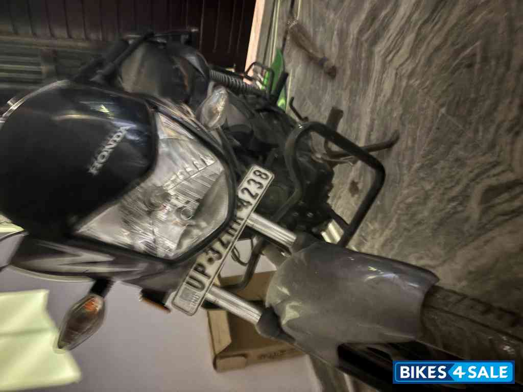 Metalic Grey Honda Shine 125 Metalic Grey Honda Shine 125