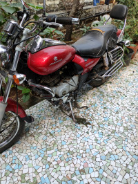 Red Bajaj Avenger 220 DTS-i