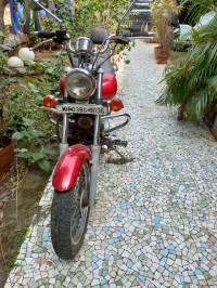 Red Bajaj Avenger 220 DTS-i