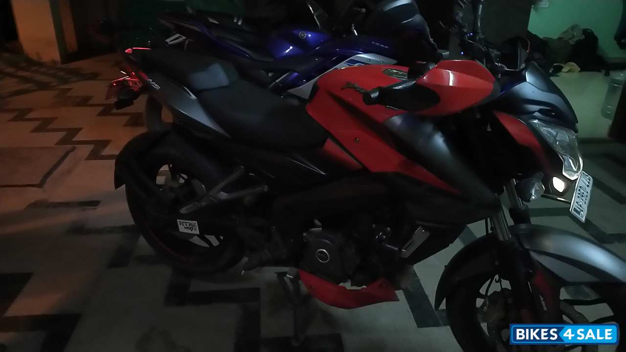 Red Bajaj Pulsar NS 200 BS6