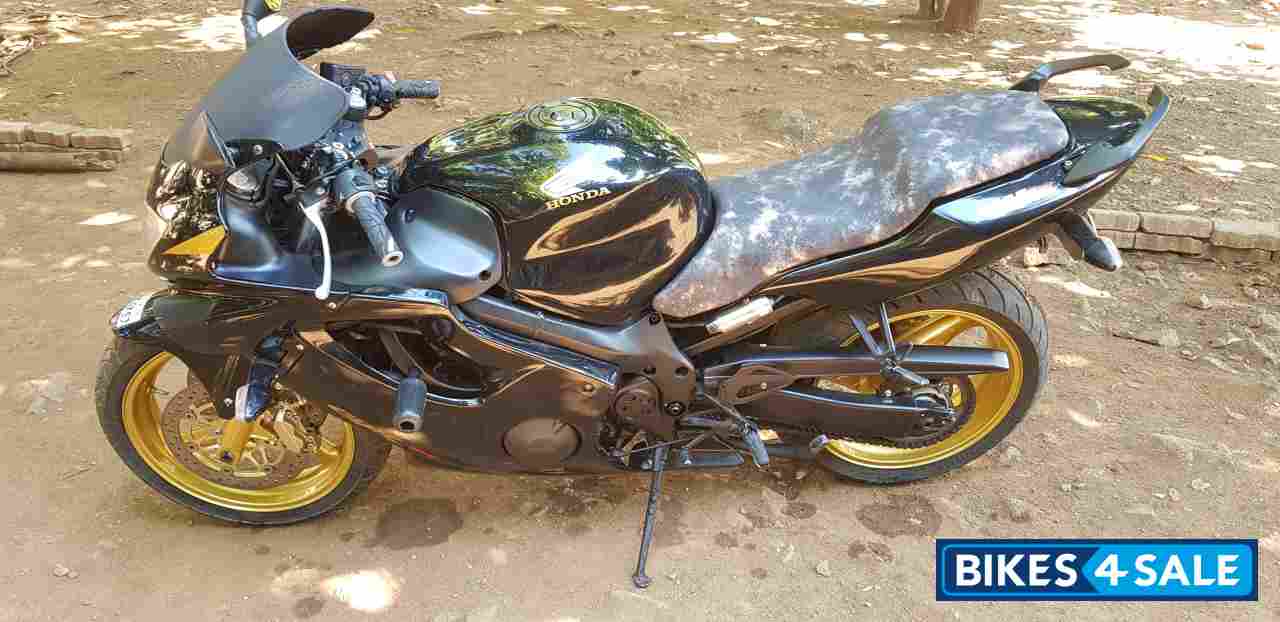 Black Honda CBR 600F