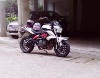White Benelli TNT 600 i