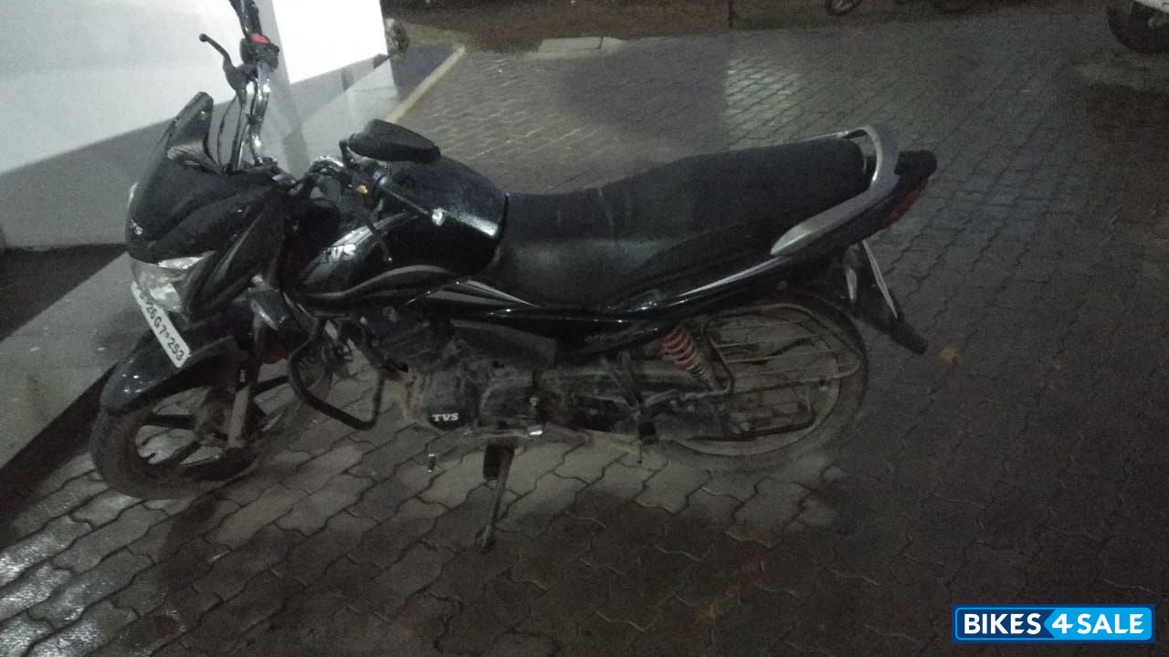 Grey TVS Victor