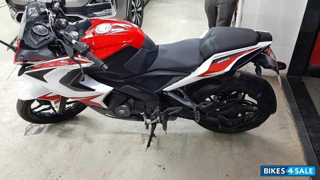 Bajaj Pulsar RS 200
