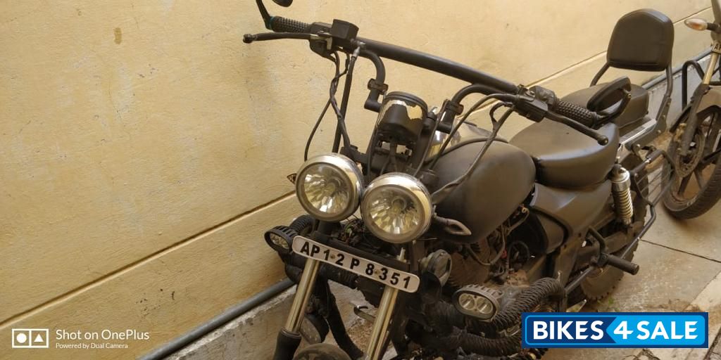 Bajaj Avenger 220 DTS-i