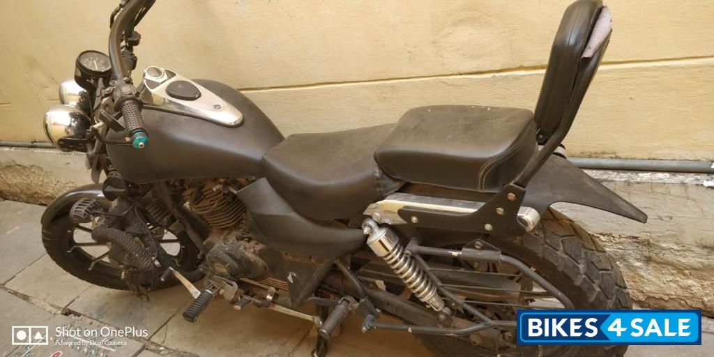 Bajaj Avenger 220 DTS-i