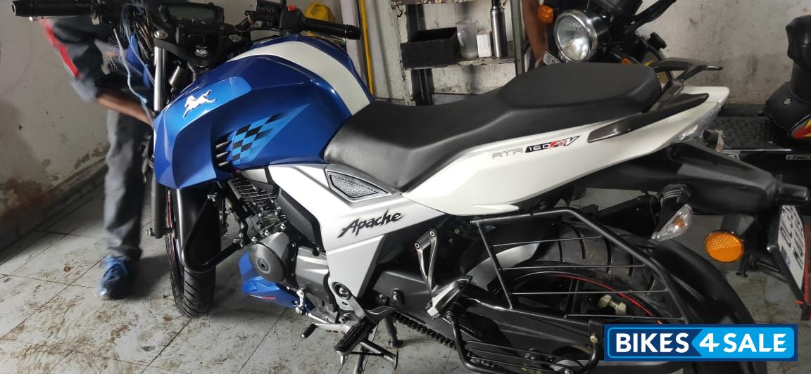 Blue TVS Apache RTR 160 4V