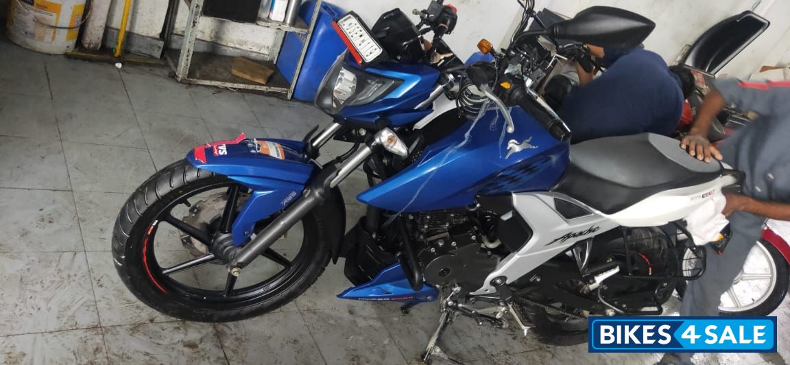 Blue TVS Apache RTR 160 4V