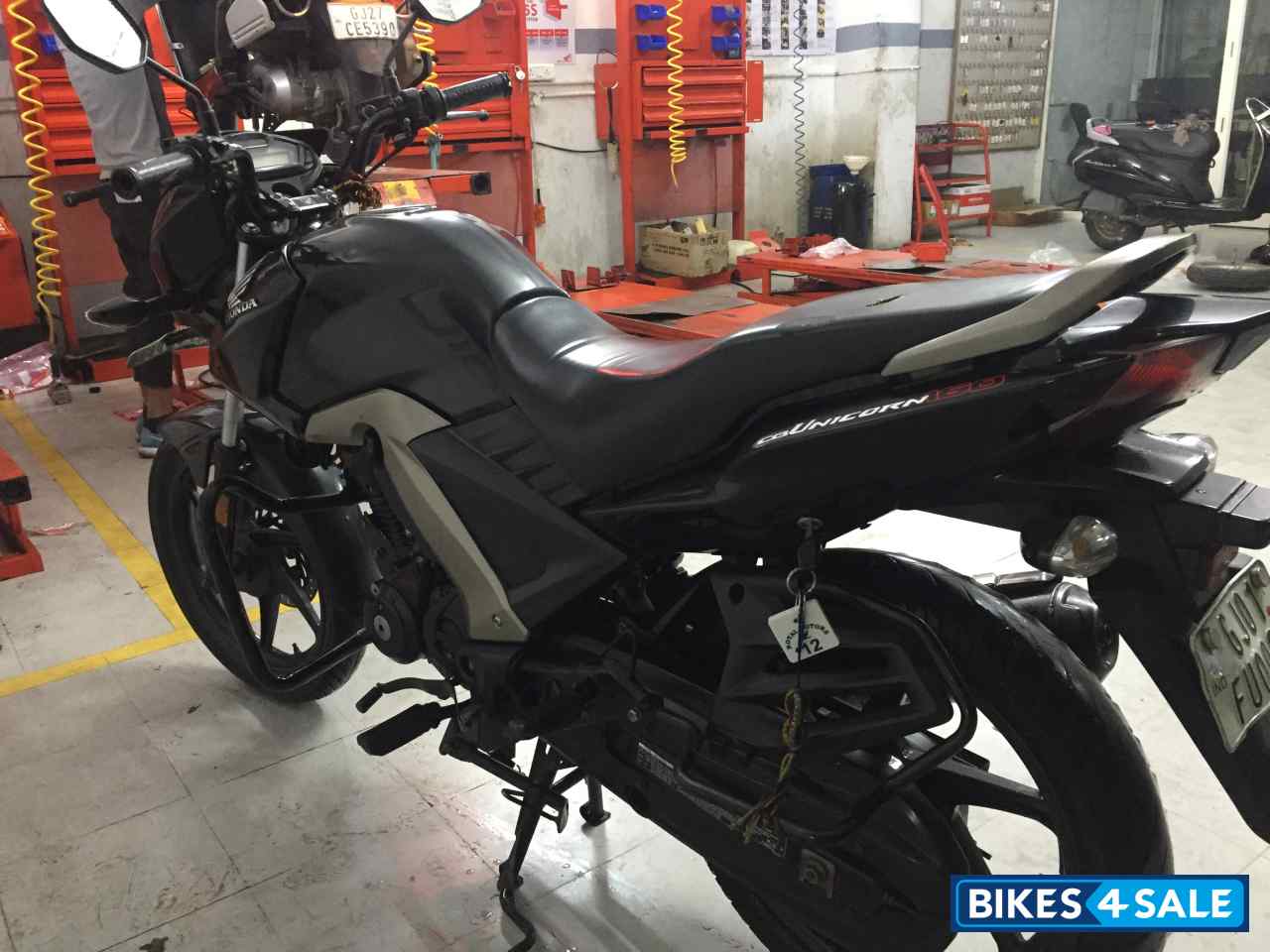 Black Honda CB Unicorn 160