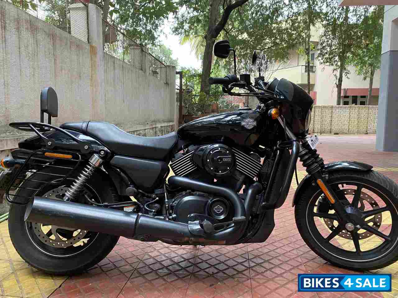 Black Harley Davidson Street 750