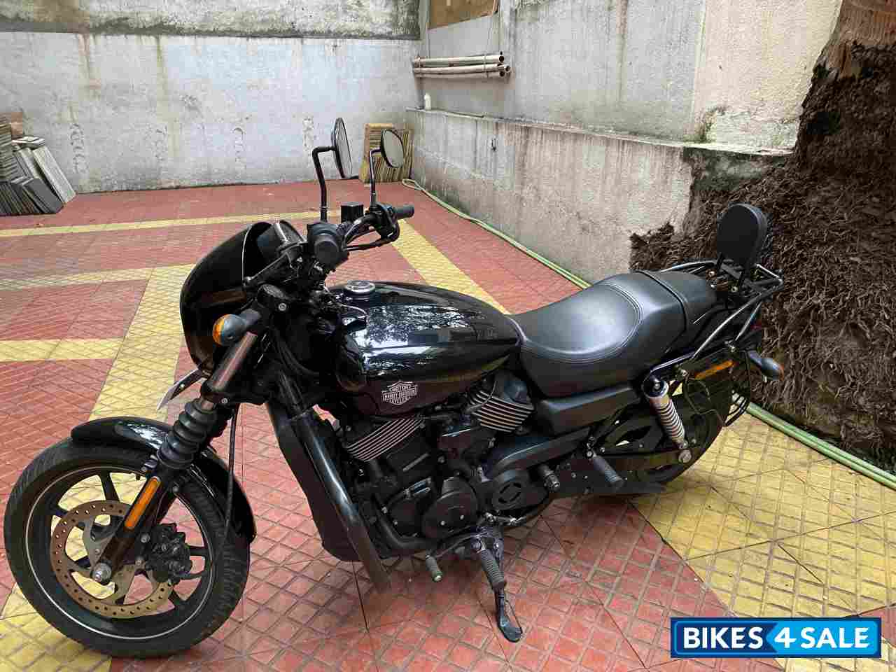 Black Harley Davidson Street 750