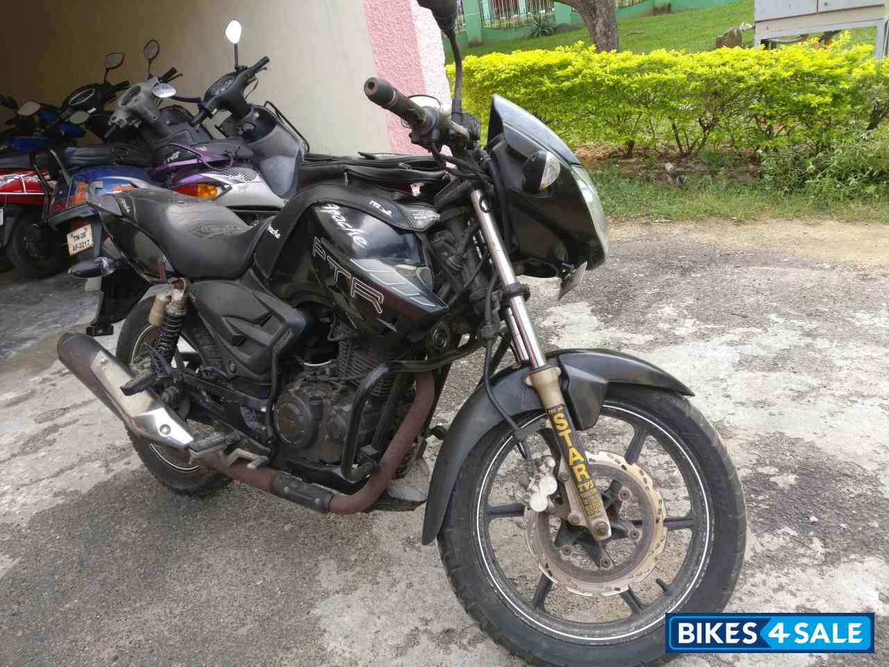Black TVS Apache RTR 180